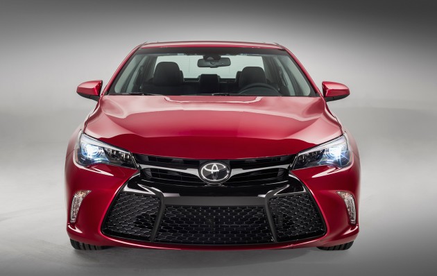 2015_Toyota_Camry_055