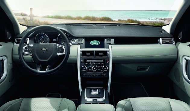 Land Rover Discovery Sport – 7-seat small SUV debuts