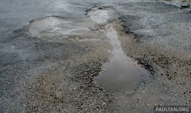 Works minister urges use of AI for road maintenance