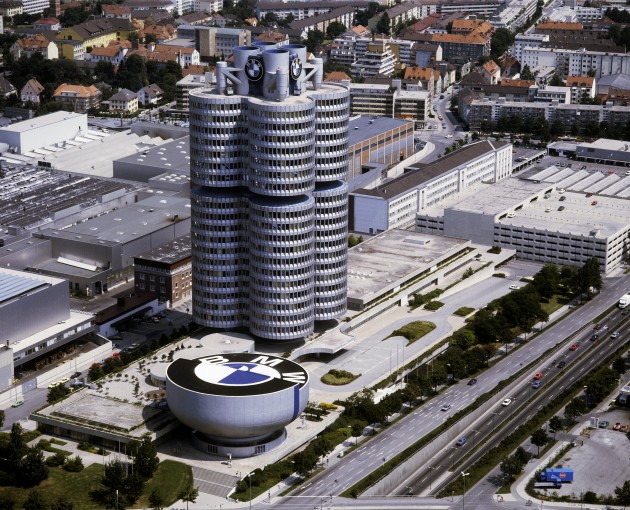 P90127824