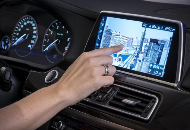 bmw-iDrive-Touchscreen-0009