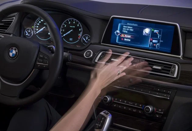 bmw-iDrive-Touchscreen-0015