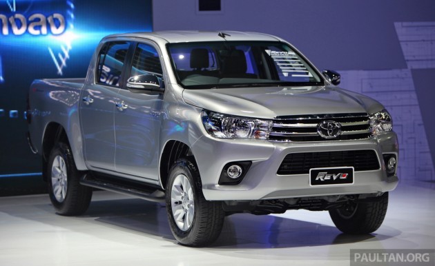 2016_Toyota_Hilux_gallery_Thailand_ 016