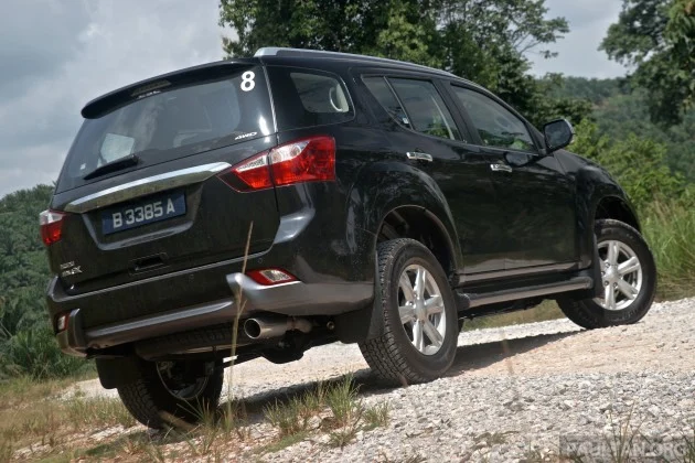 Isuzu MU-X 8