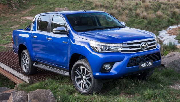cr_hr_15_HiLux_Reveal_01