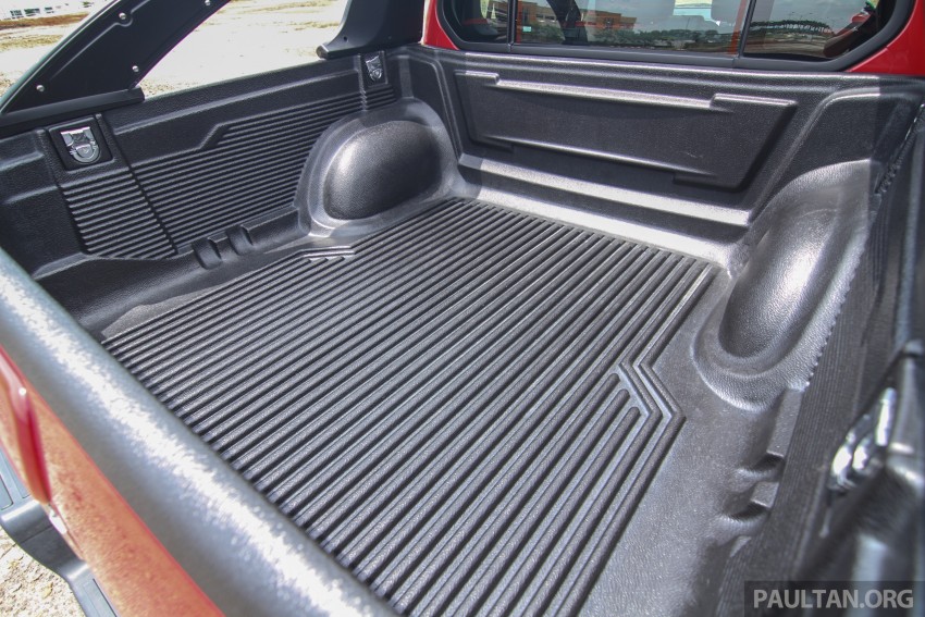 GALLERY: New and old Mitsubishi Triton, side-by-side 346715