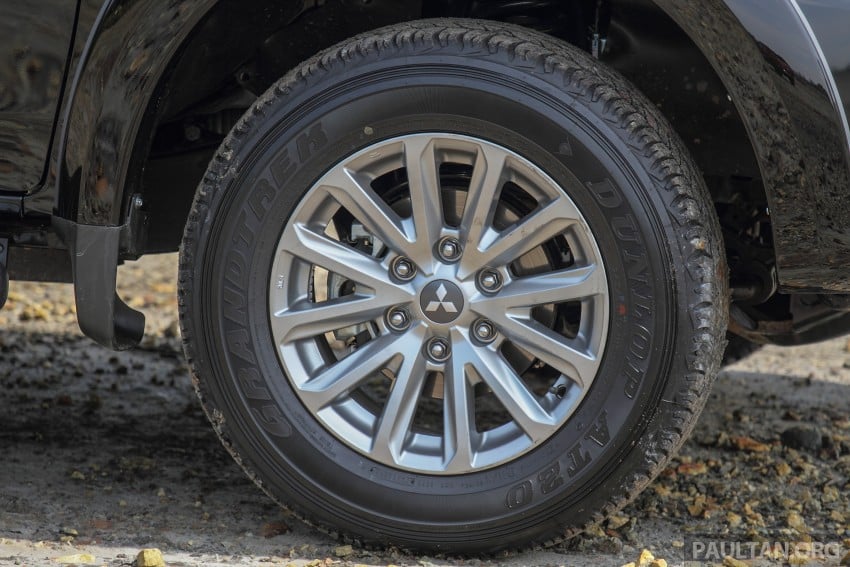 GALLERY: New and old Mitsubishi Triton, side-by-side 346618