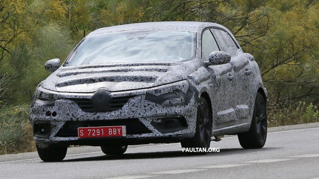 Renault Megane IV Road Spyshots-01