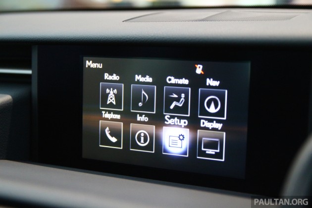 2015-lexus-is-200t-luxury-in-showroom- 036