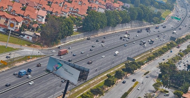 NKVE Subang toll slip road from Ara Dsara closed