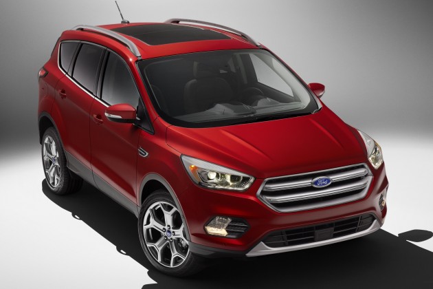 17FordEscape-Titanium_01_HR