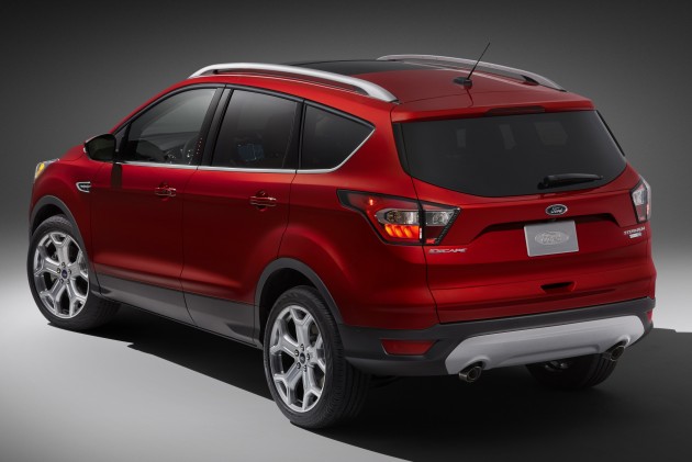 17FordEscape-Titanium_03_HR