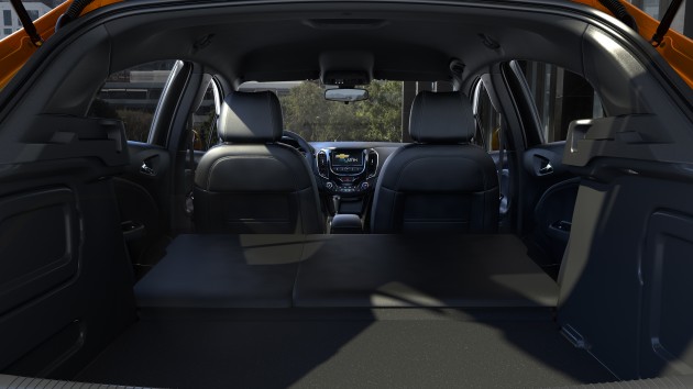 The 2017 Cruze Hatch offers the design, engineering and technological advancements of the 2016 Cruze sedan in a functional, sporty package with added cargo space.