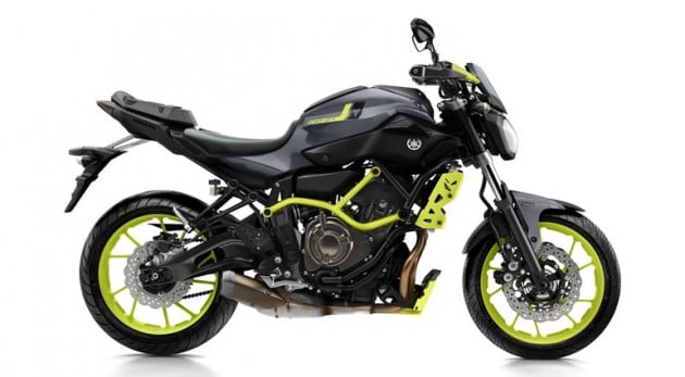 2016-Yamaha-MT-07-Moto-Cage-EU-Night-Fluo-Studio-002