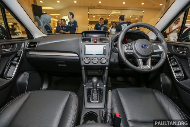 Subaru_Forester_20i_Int-14