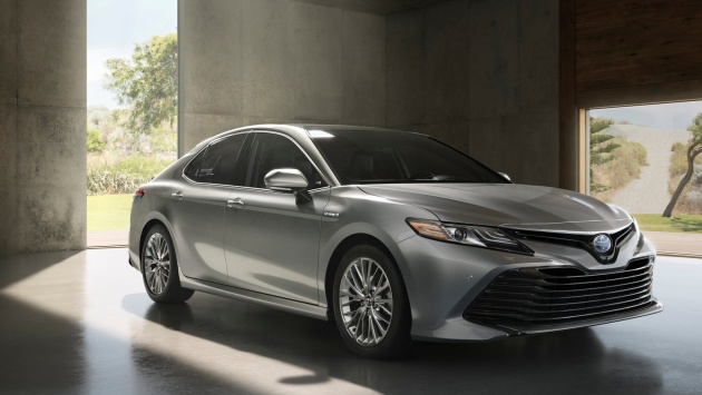 2018 Toyota Camry – longer and lower with TNGA platform, 2.5L VVT-iE with 8AT, focus on dynamics