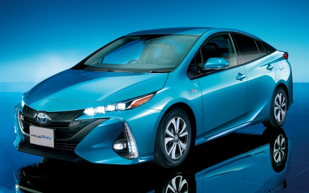 Toyota Prius PHV debuts in Japan – 68.2 km EV range