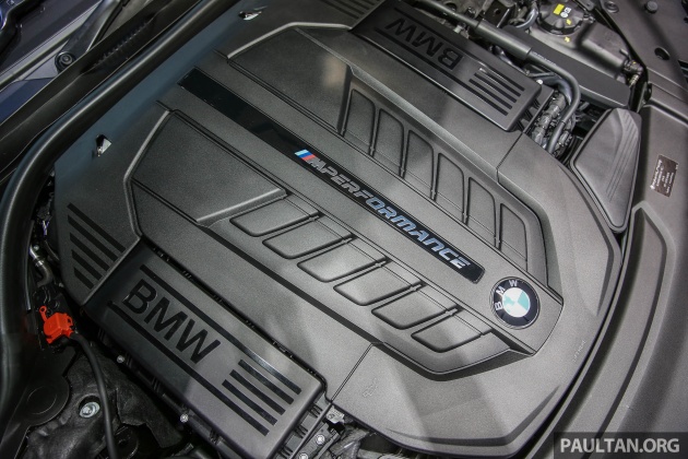 Bangkok 2017: BMW M760Li xDrive – 6.6L V12 power