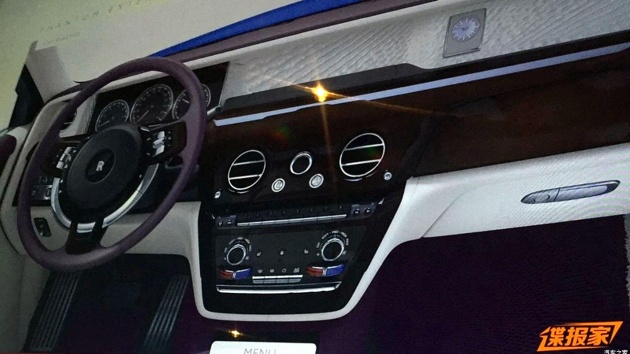 Rolls-Royce Phantom 2018 – gambar risalah tersebar