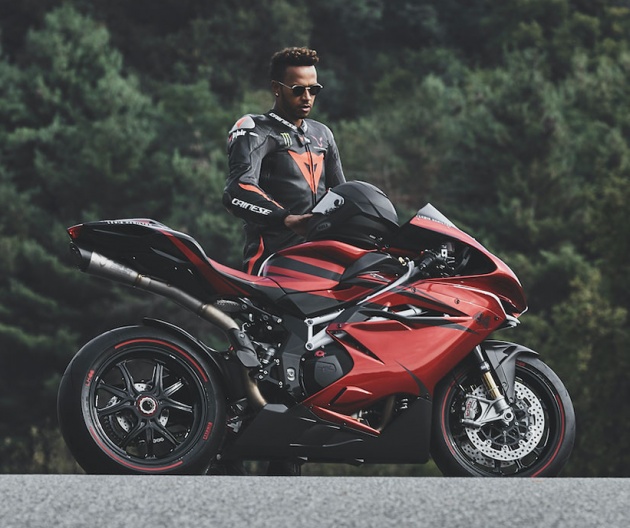 MV Agusta keluarkan model edisi khas kerjasama dengan Lewis Hamilton – terhad hanya 44 unit sedunia