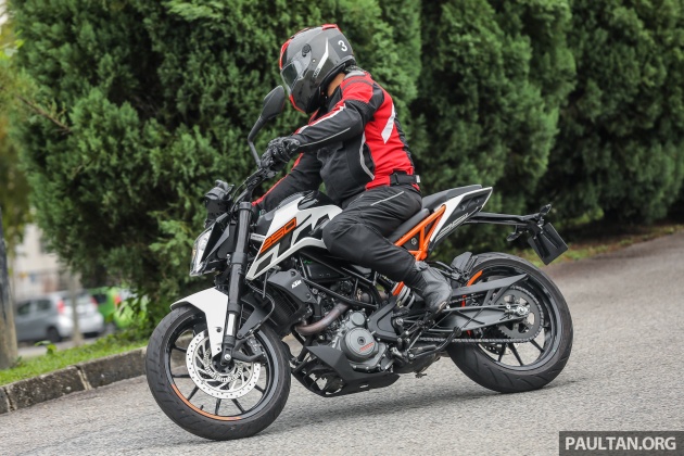 REVIEW: KTM 390/250 Duke – full-size or half pint?