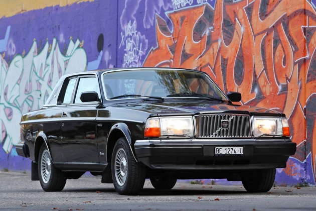 Volvo 262c Bertone milik lagenda rock David Bowie telah dilelong di Switzerland pada harga RM870k