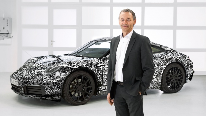 2019 Porsche 911 teased; spyshots reveal 992 interior 783075