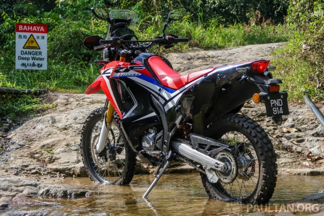 TUNGGANG UJI: Honda CRF250 Rally mampu tunjuk lagak atas jalan offroad, santai atas jalan berturap