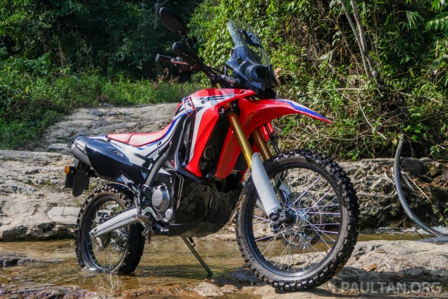 TUNGGANG UJI: Honda CRF250 Rally mampu tunjuk lagak atas jalan offroad, santai atas jalan berturap