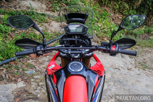 TUNGGANG UJI: Honda CRF250 Rally mampu tunjuk lagak atas jalan offroad, santai atas jalan berturap
