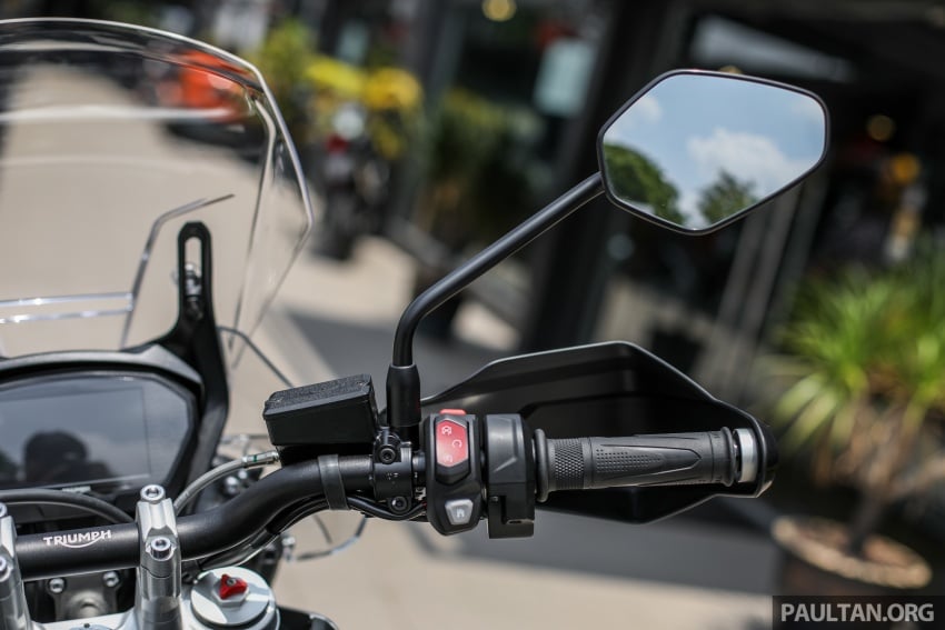 FIRST LOOK: 2018 Triumph Tiger 800 XCx and XRx adventure bikes – RM74,900 and RM69,900 786951