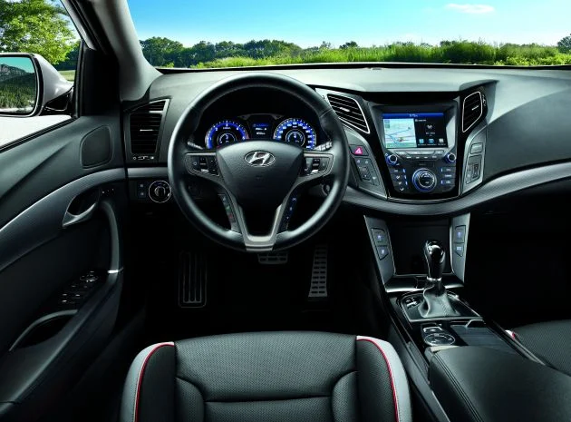 Hyundai i40 updated with new grille, engines, tech