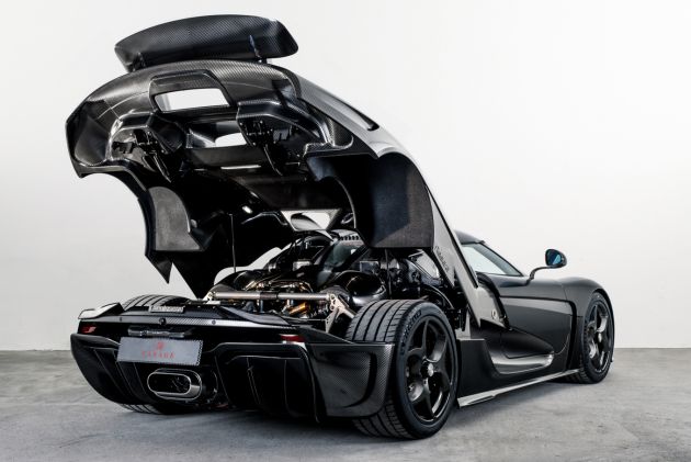 Koenigsegg Regera – first unit finished in bare carbon
