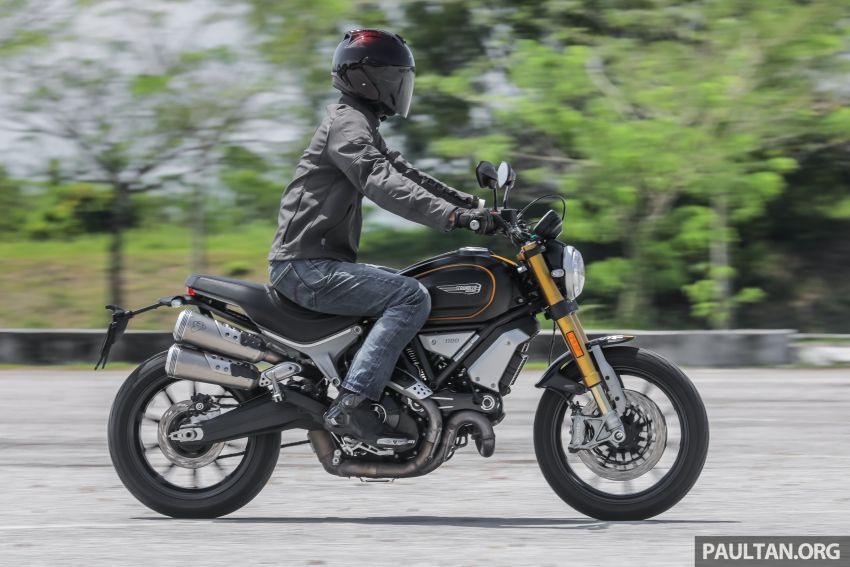 REVIEW: Honda CB1100RS vs BMW R nineT vs Ducati Scrambler vs Kawasaki Z900RS vs Triumph Bonneville 951567