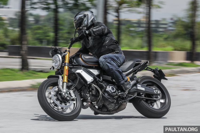 REVIEW: Honda CB1100RS vs BMW R nineT vs Ducati Scrambler vs Kawasaki Z900RS vs Triumph Bonneville 951576