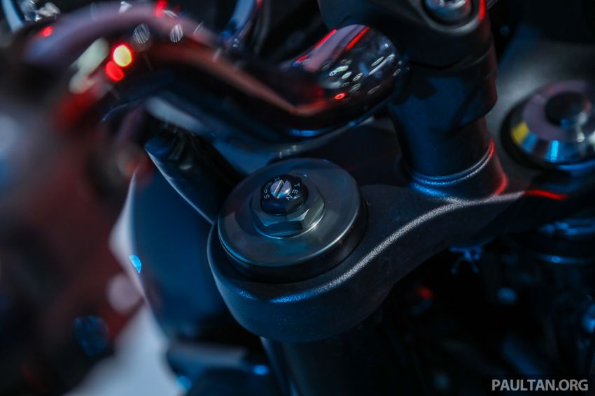 REVIEW: Honda CB1100RS vs BMW R nineT vs Ducati Scrambler vs Kawasaki Z900RS vs Triumph Bonneville 951725
