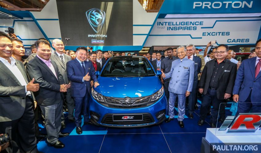 Tun Mahathir unveils 2019 Proton Iriz and Persona facelifts for public debut; over 8,000 bookings so far 946377