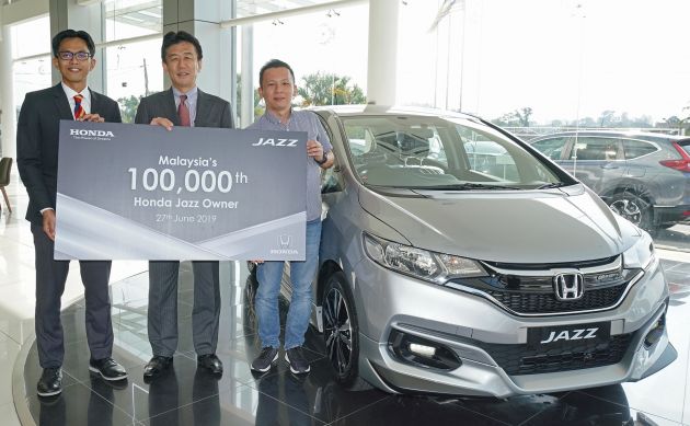 Honda Malaysia delivers the 100,000th Jazz hatchback
