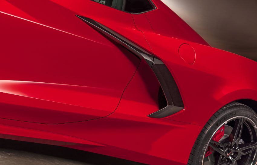 C8 Chevrolet Corvette Stingray goes mid-engined with 495 hp 6.2 litre NA V8, DCT, 0-100 km/h under 3 secs 989255
