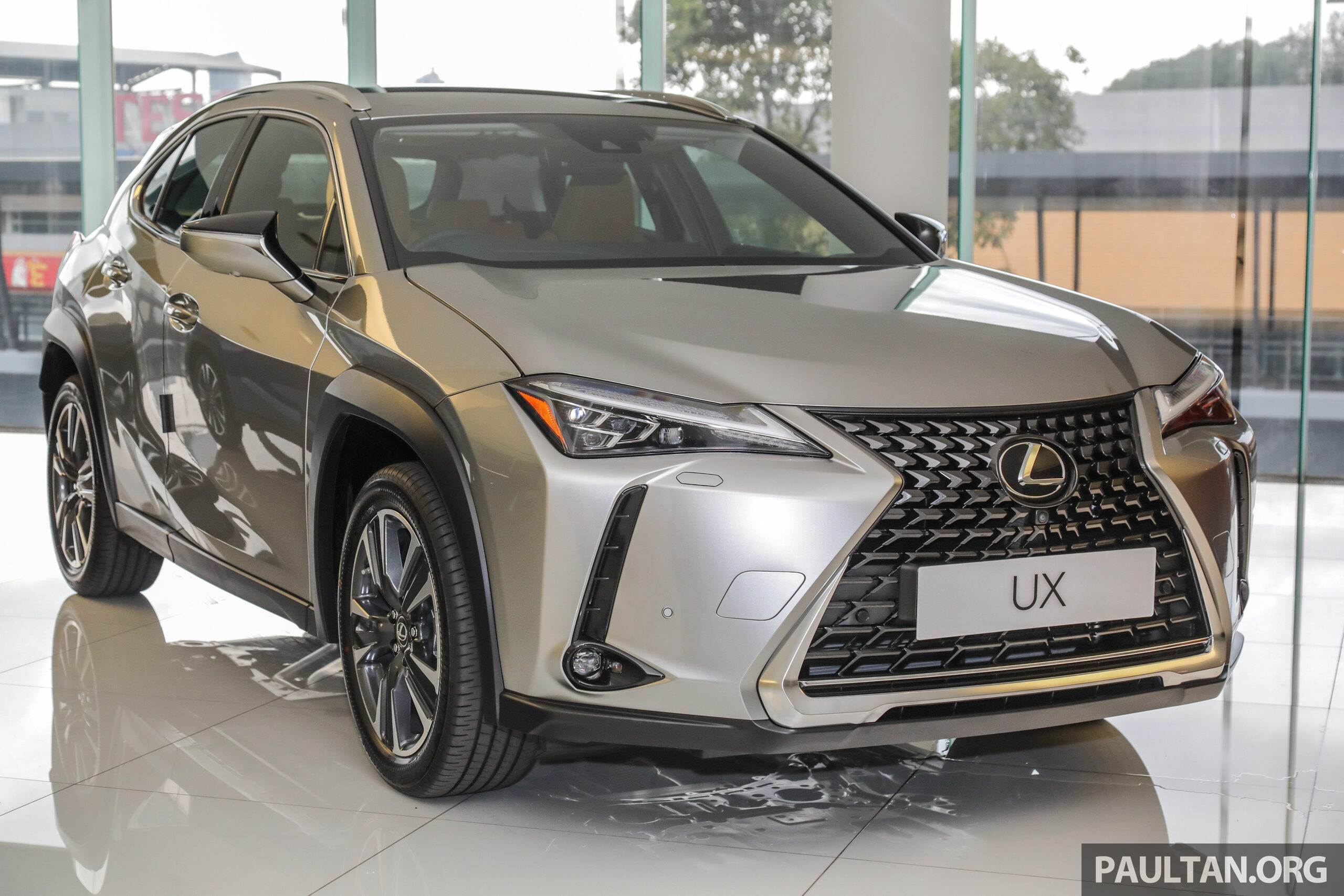Lexus UX 200 kini rasmi di M’sia – RM244k-RM300k