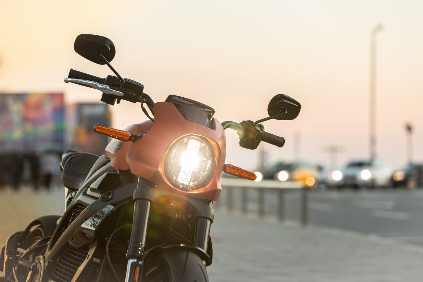 REVIEW: Harley-Davidson LiveWire electric motorcycle first ride – a sharp shock to the senses 1086253