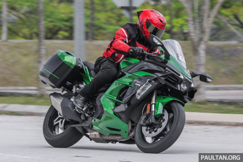 Why do Malaysians like to ride motorcycles? Isn’t it dangerous? What if it rains? – Mohan explains it all 1109763