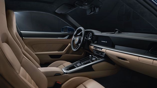 992 Porsche 911 Turbo – 580 PS/750 Nm, optional Lightweight Design package offers 30 kg reduction