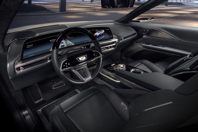 Cadillac Lyriq EV crossover – 480 km battery range, single and dual motor layouts; 33-inch LED display