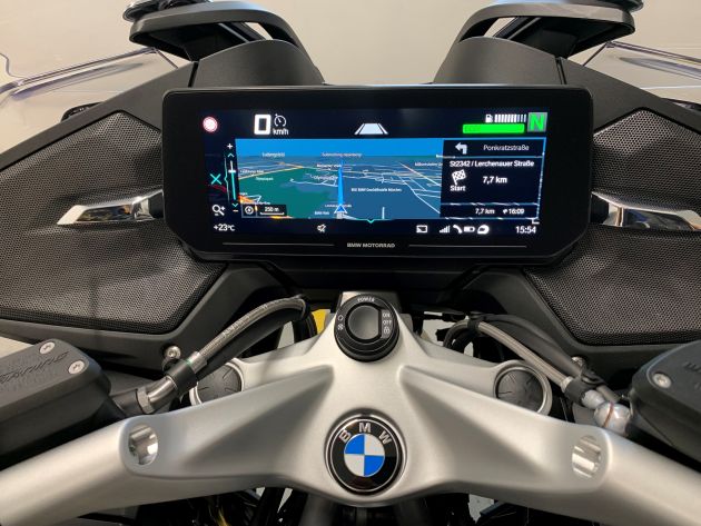 BMW R 1250 RT 2021 – kelengkapan asas dipertingkat, boleh didapati dengan Active Cruise Control (ACC)