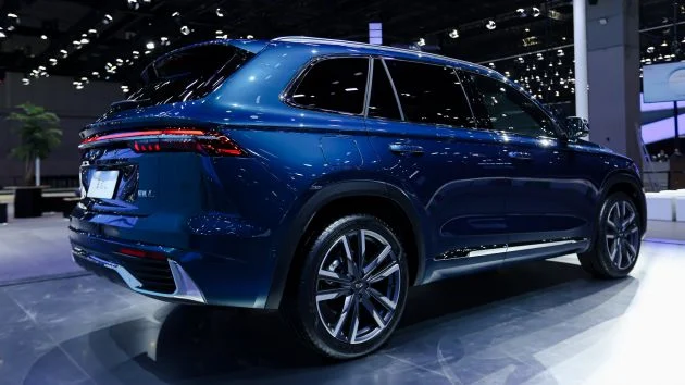 2021 Geely Xingyue L flagship SUV debuts in China – 2.0T, Level 2 autonomy with 5G-enabled self-parking!