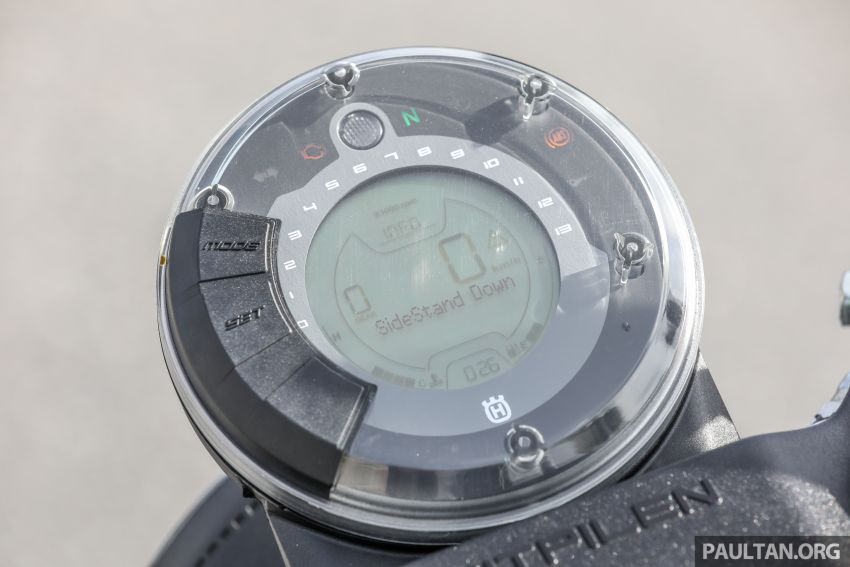 REVIEW: 2021 Husqvarna Vitpilen 401 – off-road hooliganism now comes with on-road manners 1289402