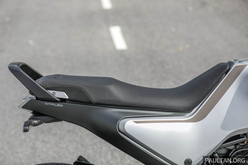 REVIEW: 2021 Husqvarna Vitpilen 401 – off-road hooliganism now comes with on-road manners 1289412