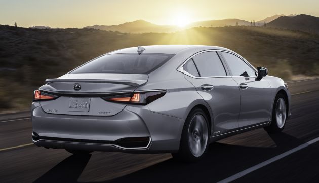 2022 Lexus ES facelift – under the skin tweaks for feel and comfort, now with touchscreen, expanded LSS+