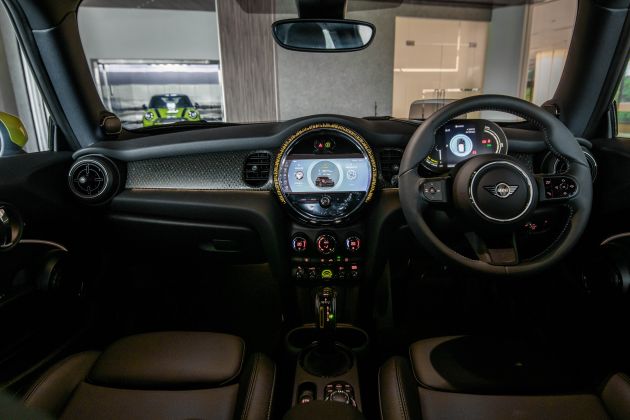 MINI Cooper SE facelift 2021 dilancarkan di Malaysia – hot hatch elektrik kini lebih murah, berharga RM213k
